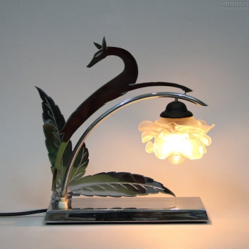 LÁMPARA ART DÉCO. - Realizada en metal cromado y tulipa en cristal.
Francia.